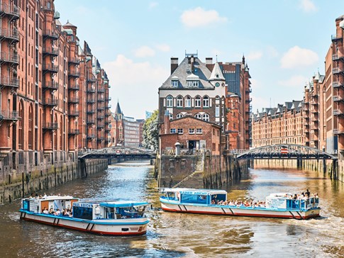 1-stündige Hafenrundfahrt – zwei Boote in der Speicherstadt in Hamburg